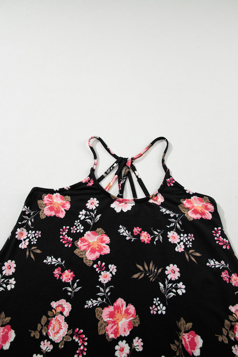 Beige tanktop met bloemenprint en kruislings straps-detail - PrizQ
