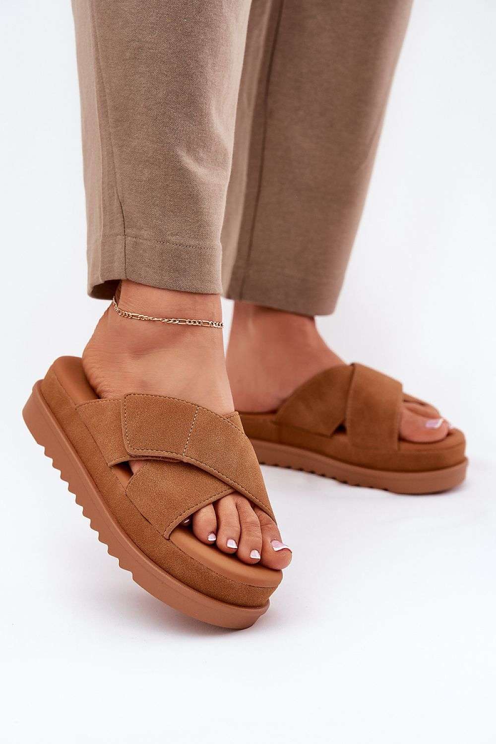 slippers model 212877 Step in style