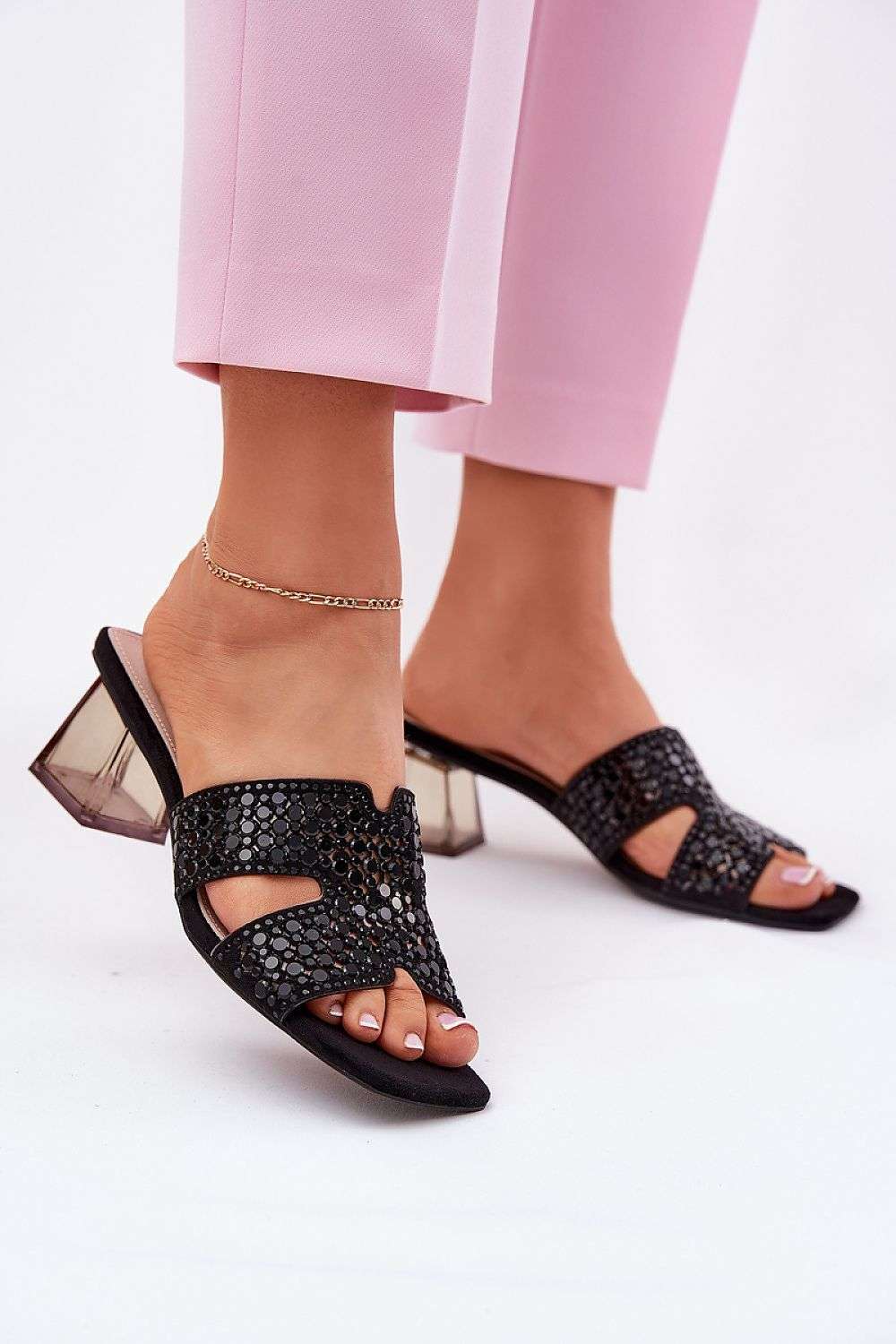 slippers model 212878 Step in style