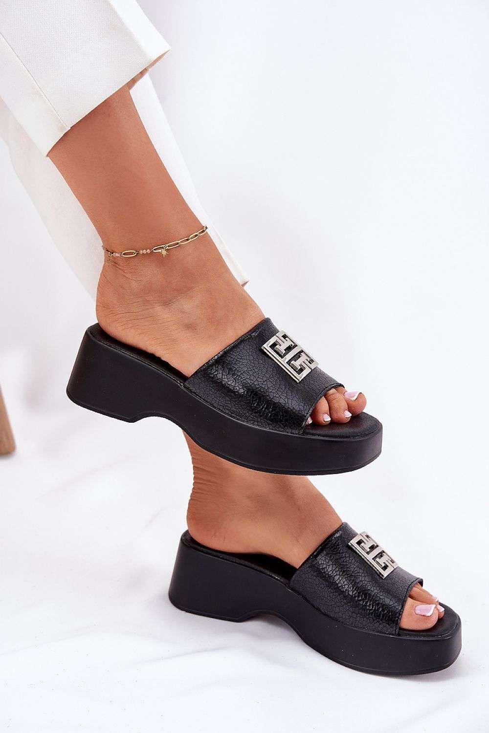 slippers model 212881 Step in style