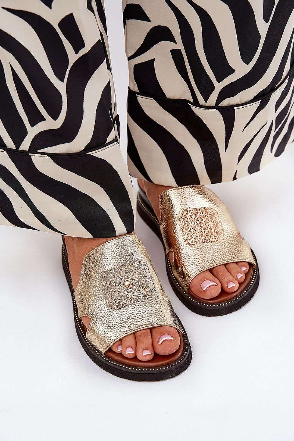 slippers model 212887 Step in style