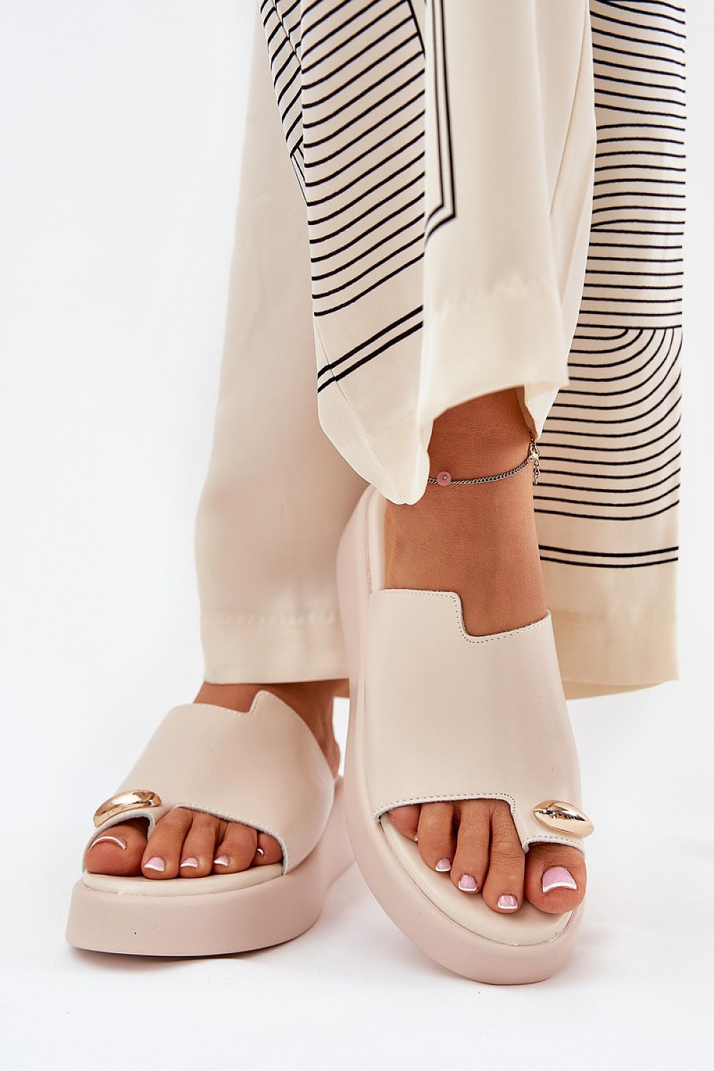 slippers model 209952 Step in style