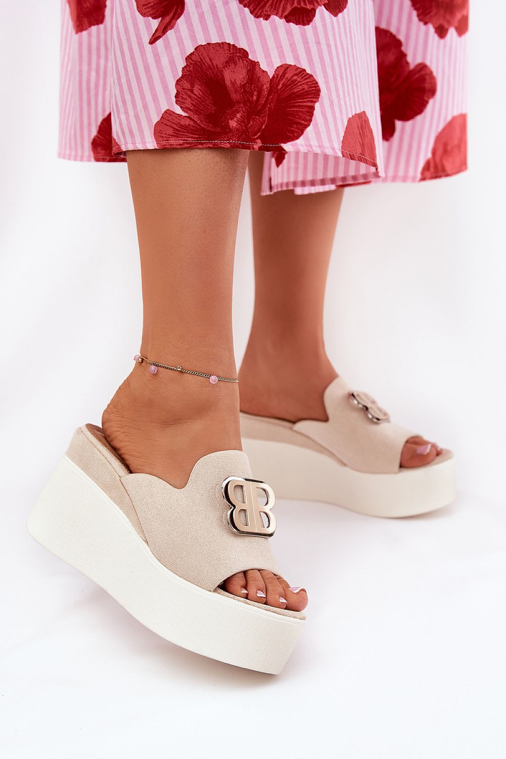 slippers model 209971 Step in style
