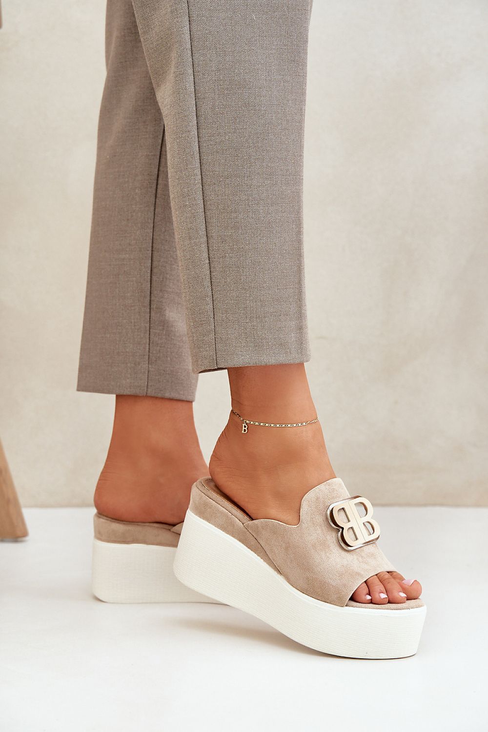 slippers model 209973 Step in style