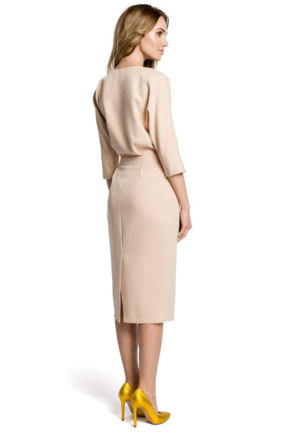 Nocturne Grace avondjurk met figuurnaden in de taille en losvallende pasvorm – perfect voor stijlvolle gelegenheden.