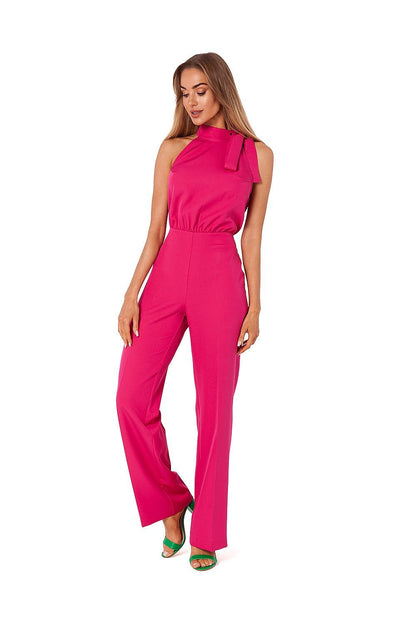 Halter-Neck Elegance Trousersuit met stropdas en steekzakken – front view.
